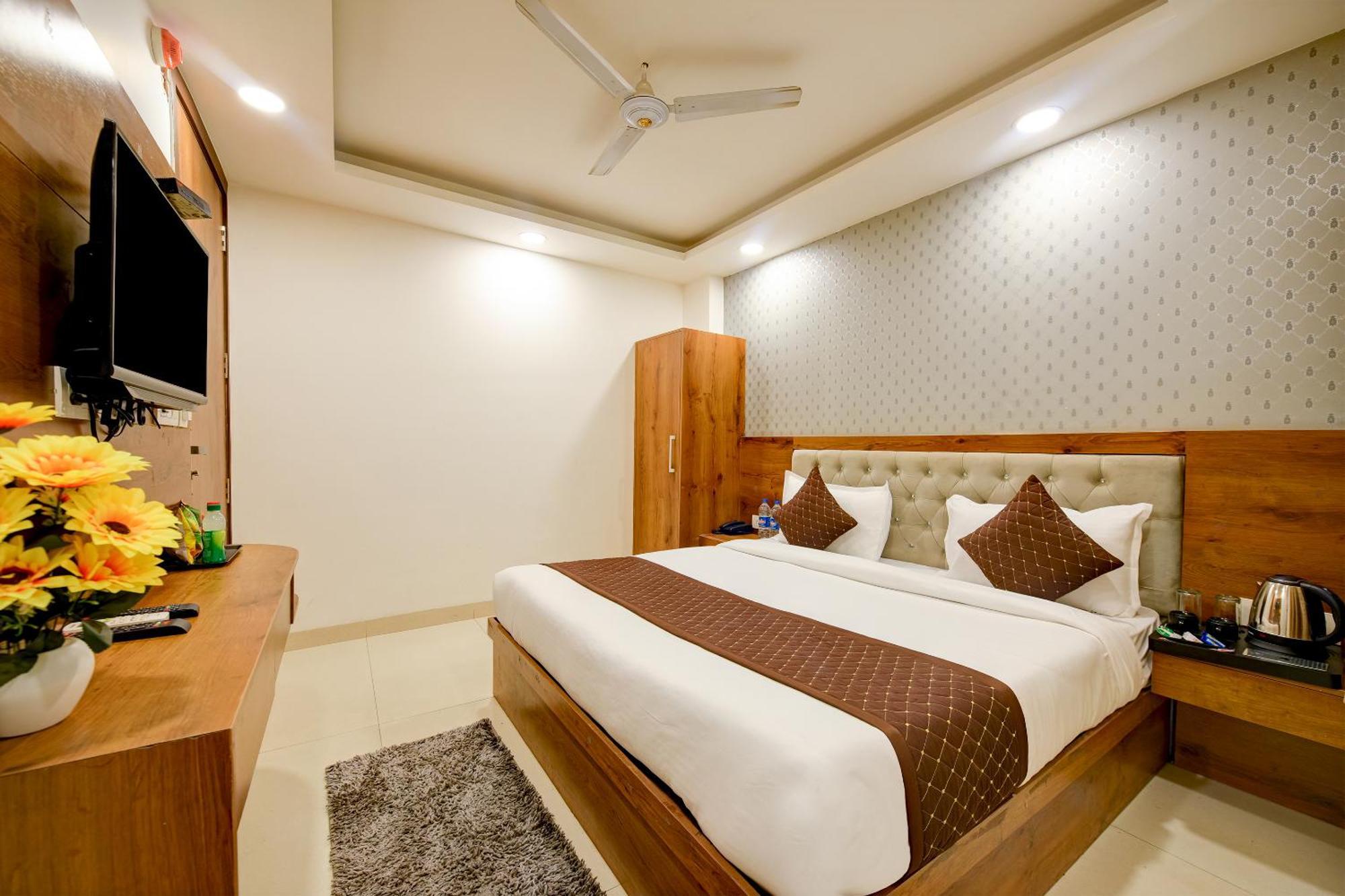 Hotel Grand Qubic Near Delhi Airport นิวเดลี ภายนอก รูปภาพ