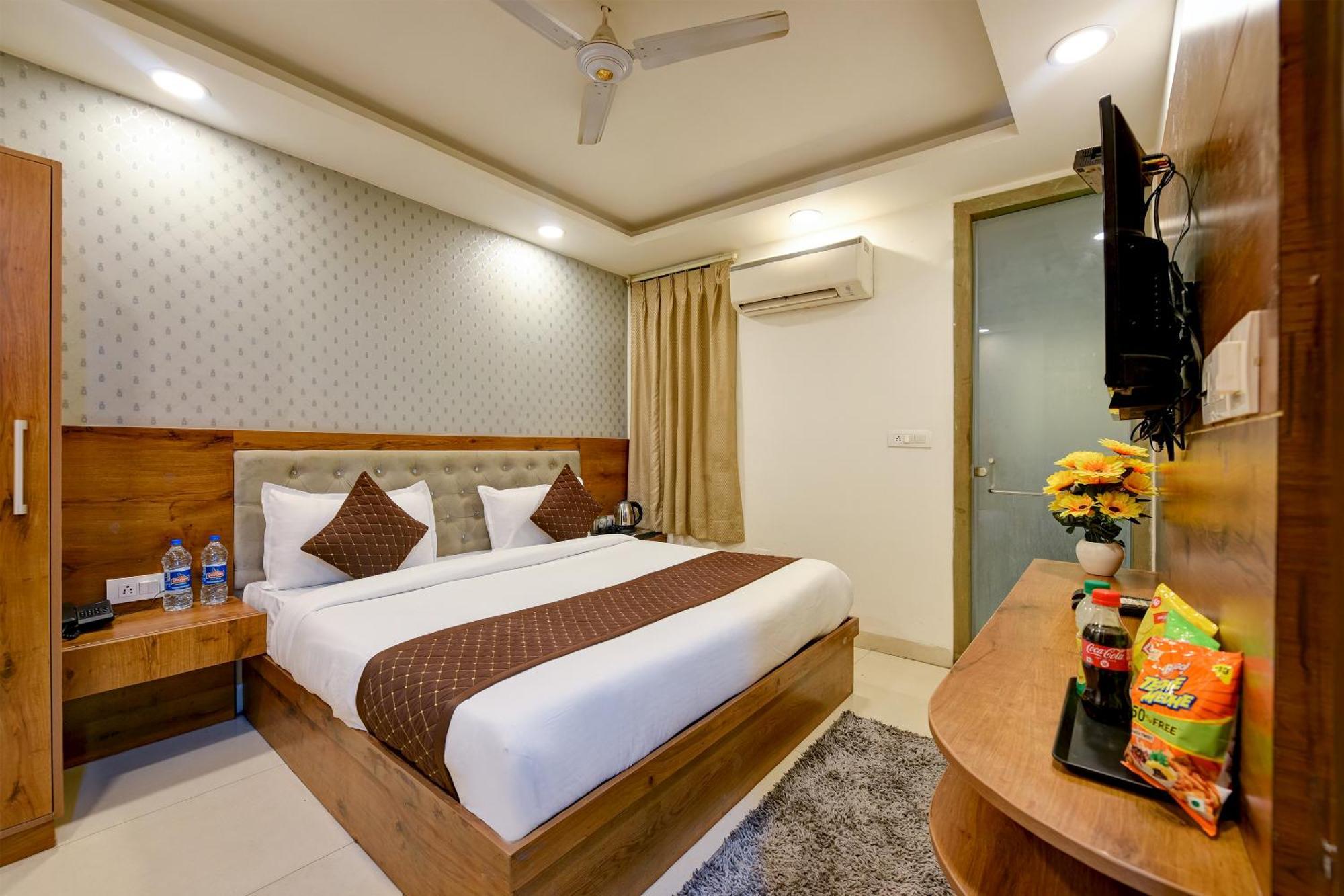 Hotel Grand Qubic Near Delhi Airport นิวเดลี ภายนอก รูปภาพ